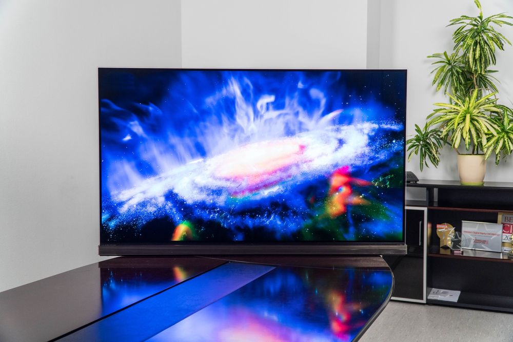 ���������� OLED ��� QLED: ��� ����� ��� ����������?